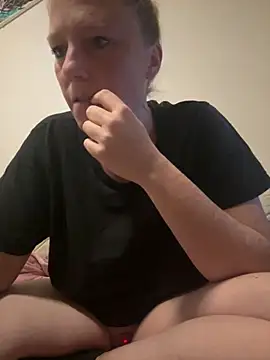 Snapshot of MoniqueLaFee chatting on October 19, 2025, 2:58 am MoniqueLaFee online show from October 19, 2025, 2:58 am