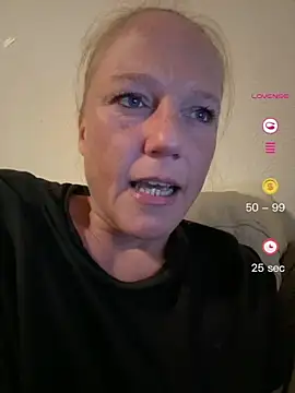 Snapshot of MoniqueLaFee chatting on July 13, 2026, 10:31 pm MoniqueLaFee online show from July 13, 2026, 10:31 pm