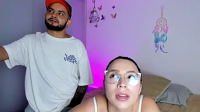 Chloe Johnson  online show from November 9, 2025, 5:11 am