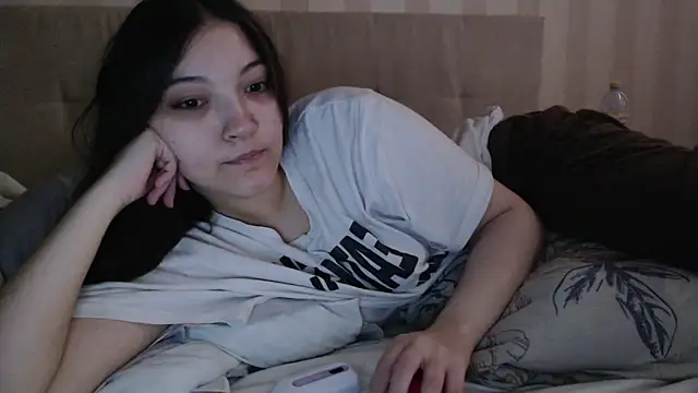 Snapshot of AlisaDevis chatting on April 19, 2026, 5:08 am AlisaDevis online show from April 19, 2026, 5:08 am