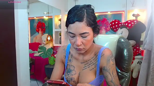 lorenapinto online show from October 29, 2025, 5:56 pm