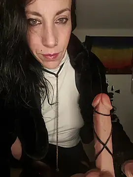 freyamoret online show from April 3, 2026, 9:54 pm