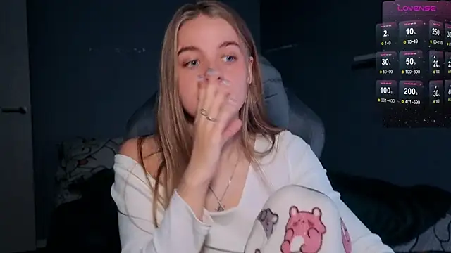 Snapshot of candy_maggie chatting on October 26, 2025, 6:19 pm candy maggie online show from October 26, 2025, 6:19 pm