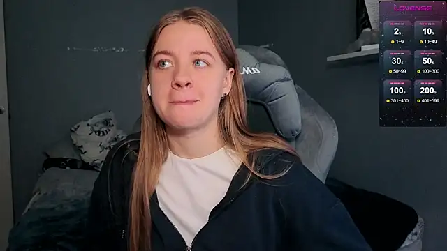 Snapshot of candy_maggie chatting on November 14, 2025, 8:18 am candy maggie online show from November 14, 2025, 8:18 am