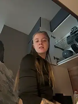 Snapshot of candy_maggie chatting on November 18, 2025, 9:45 am candy maggie online show from November 18, 2025, 9:45 am