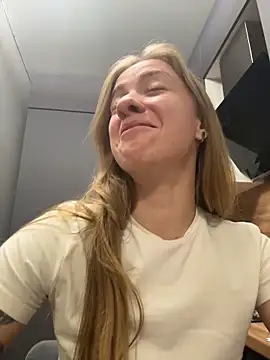 Snapshot of candy_maggie chatting on November 22, 2025, 2:16 pm candy maggie online show from November 22, 2025, 2:16 pm