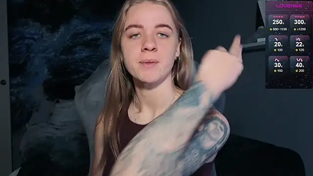 Snapshot of candy_maggie chatting on November 29, 2025, 6:19 pm candy maggie online show from November 29, 2025, 6:19 pm