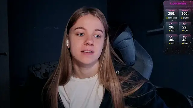 Snapshot of candy_maggie chatting on October 30, 2025, 5:43 pm candy maggie online show from October 30, 2025, 5:43 pm