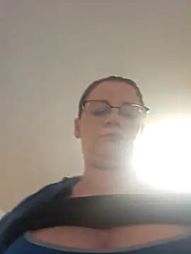 Snapshot of KristenVega chatting on November 20, 2025, 8:59 am KristenVega online show from November 20, 2025, 8:59 am