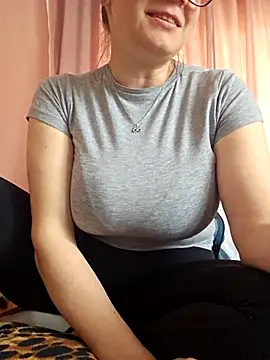 Snapshot of KristenVega chatting on April 1, 2026, 11:44 am KristenVega online show from April 1, 2026, 11:44 am