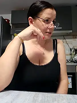 Snapshot of KristenVega chatting on November 29, 2025, 6:08 pm KristenVega online show from November 29, 2025, 6:08 pm