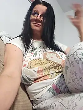 Snapshot of KristenVega chatting on November 17, 2025, 8:02 pm KristenVega online show from November 17, 2025, 8:02 pm