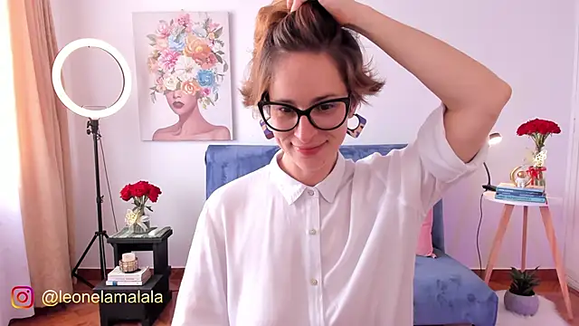 Snapshot of cuddlingbunny chatting on October 5, 2025, 3:58 pm cuddlingbunny online show from October 5, 2025, 3:58 pm