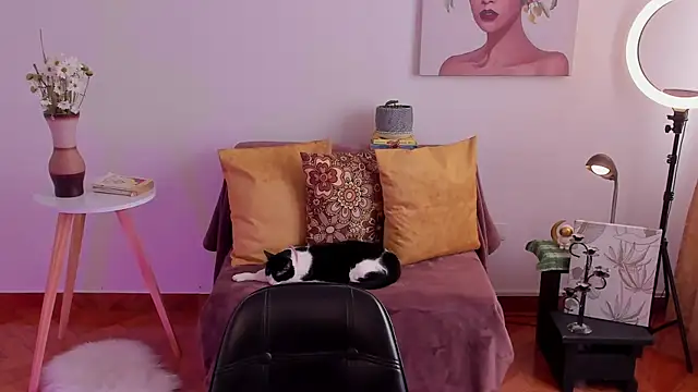 Snapshot of cuddlingbunny chatting on February 26, 2025, 6:59 pm cuddlingbunny online show from February 26, 2025, 6:59 pm