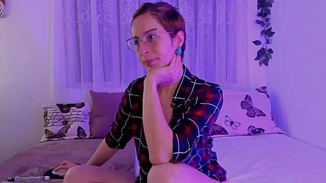 Snapshot of cuddlingbunny chatting on January 10, 2025, 5:24 pm cuddlingbunny online show from January 10, 2025, 5:24 pm