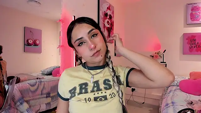 Snapshot of MaveParks_ chatting on November 26, 2025, 12:16 pm MaveParks online show from November 26, 2025, 12:16 pm