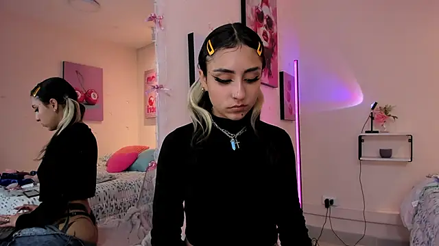 Snapshot of MaveParks_ chatting on November 25, 2025, 12:16 pm MaveParks online show from November 25, 2025, 12:16 pm