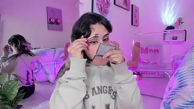 Snapshot of MaveParks_ chatting on December 1, 2025, 11:44 am MaveParks online show from December 1, 2025, 11:44 am