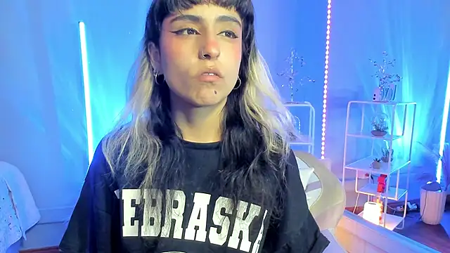 Snapshot of MaveParks_ chatting on October 31, 2025, 11:29 am MaveParks online show from October 31, 2025, 11:29 am