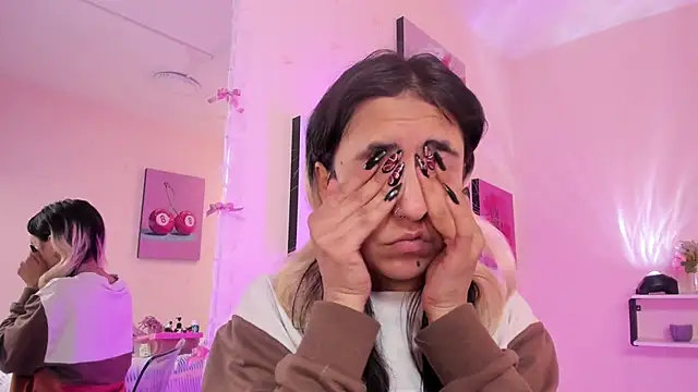 Snapshot of MaveParks_ chatting on December 2, 2025, 11:45 am MaveParks online show from December 2, 2025, 11:45 am