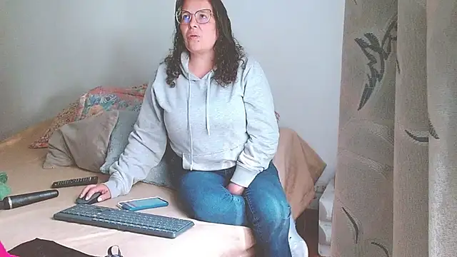 Snapshot of honeyhot_paty chatting on December 12, 2024, 9:48 pm honeyhot paty online show from December 12, 2024, 9:48 pm