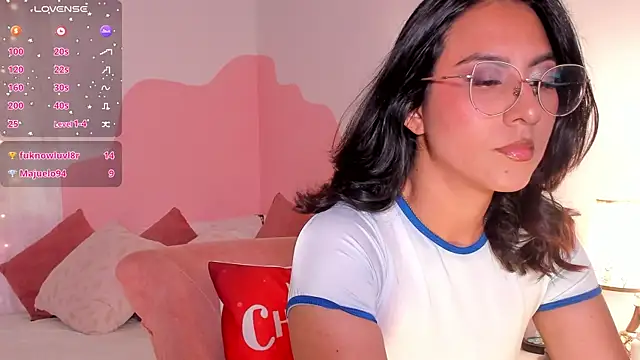 Snapshot of DaraBeckett chatting on December 20, 2025, 12:46 am DaraBeckett online show from December 20, 2025, 12:46 am