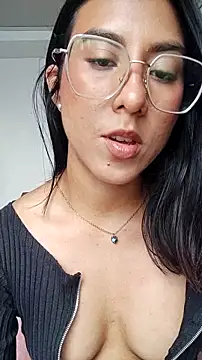 DaraBeckett online show from April 11, 2026, 10:13 pm