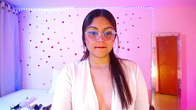 ashlei  online show from September 30, 2025, 8:42 am