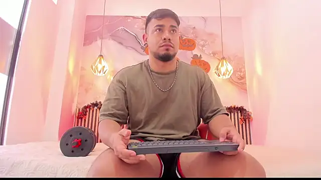 Snapshot of BrianMalonee chatting on October 24, 2025, 12:04 pm BrianMalonee online show from October 24, 2025, 12:04 pm