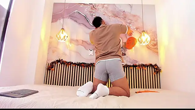 Snapshot of BrianMalonee chatting on November 4, 2025, 12:09 pm BrianMalonee online show from November 4, 2025, 12:09 pm