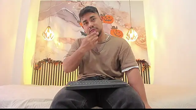 Snapshot of BrianMalonee chatting on October 25, 2025, 1:01 pm BrianMalonee online show from October 25, 2025, 1:01 pm