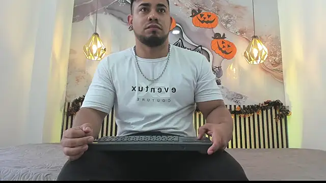 Snapshot of BrianMalonee chatting on November 1, 2025, 12:54 pm BrianMalonee online show from November 1, 2025, 12:54 pm