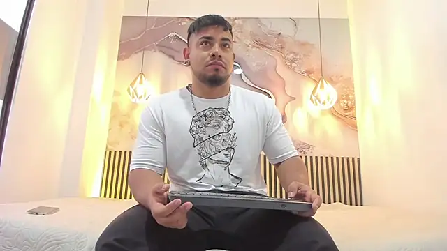 Snapshot of BrianMalonee chatting on November 6, 2025, 12:09 pm BrianMalonee online show from November 6, 2025, 12:09 pm