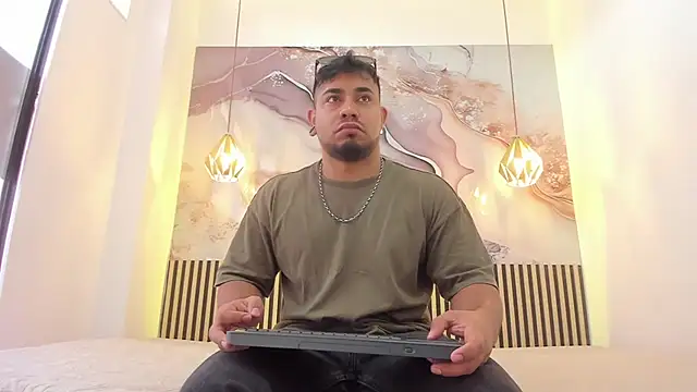 Snapshot of BrianMalonee chatting on November 7, 2025, 12:10 pm BrianMalonee online show from November 7, 2025, 12:10 pm