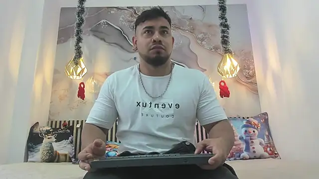 Snapshot of BrianMalonee chatting on December 5, 2025, 12:04 pm BrianMalonee online show from December 5, 2025, 12:04 pm