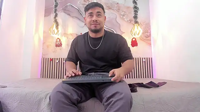 Snapshot of BrianMalonee chatting on December 15, 2025, 12:11 pm BrianMalonee online show from December 15, 2025, 12:11 pm