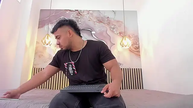 Snapshot of BrianMalonee chatting on November 18, 2025, 12:19 pm BrianMalonee online show from November 18, 2025, 12:19 pm