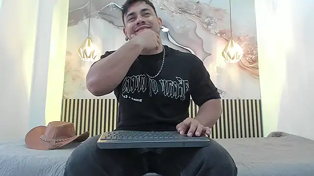 Snapshot of BrianMalonee chatting on November 15, 2025, 12:42 pm BrianMalonee online show from November 15, 2025, 12:42 pm