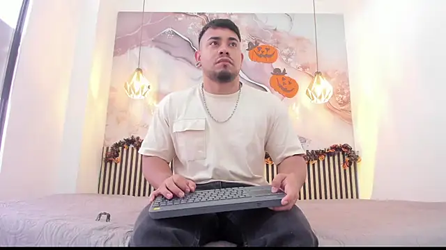 Snapshot of BrianMalonee chatting on November 3, 2025, 12:09 pm BrianMalonee online show from November 3, 2025, 12:09 pm