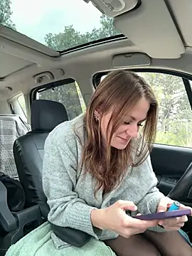 selenaluvv online show from February 28, 2025, 5:04 pm