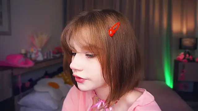 Snapshot of OronaNengl chatting on March 5, 2025, 7:49 pm OronaNengl online show from March 5, 2025, 7:49 pm