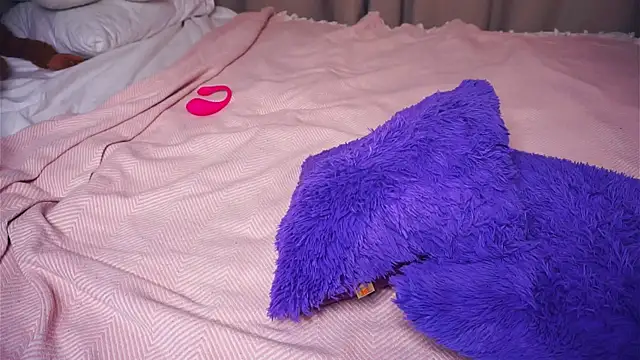 Snapshot of OronaNengl chatting on March 10, 2025, 10:45 pm OronaNengl online show from March 10, 2025, 10:45 pm