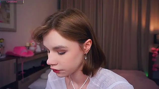 Snapshot of OronaNengl chatting on March 14, 2025, 7:23 pm OronaNengl online show from March 14, 2025, 7:23 pm