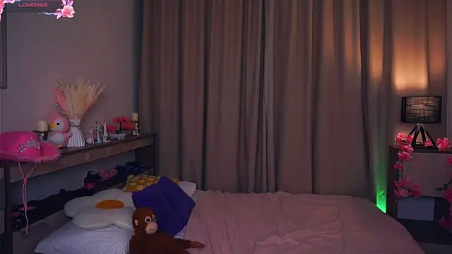 Snapshot of OronaNengl chatting on March 15, 2025, 7:16 pm OronaNengl online show from March 15, 2025, 7:16 pm