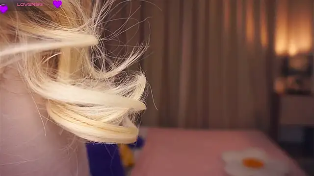 Snapshot of OronaNengl chatting on February 6, 2025, 7:40 pm OronaNengl online show from February 6, 2025, 7:40 pm