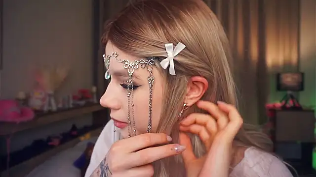 Snapshot of OronaNengl chatting on February 17, 2025, 7:44 pm OronaNengl online show from February 17, 2025, 7:44 pm