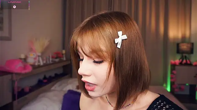 Snapshot of OronaNengl chatting on March 1, 2025, 7:37 pm OronaNengl online show from March 1, 2025, 7:37 pm