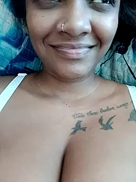 Snapshot of Indianqueen03 chatting on January 15, 2026, 1:25 pm Indianqueen03 online show from January 15, 2026, 1:25 pm