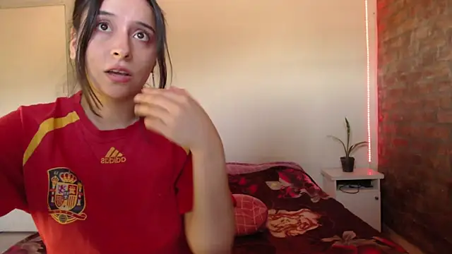 KityEstrover online show from December 3, 2024, 3:39 pm