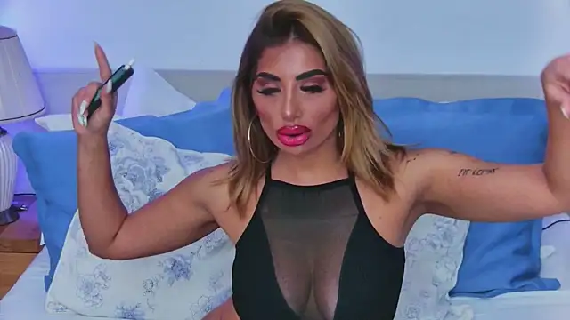 Snapshot of CeylanXO chatting on November 18, 2025, 7:44 am CeylanXO online show from November 18, 2025, 7:44 am